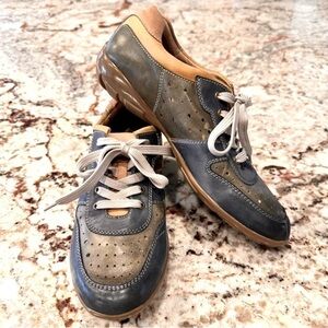 Women’s leather sneaker sneakers blue green tan athleisure shoes size 8